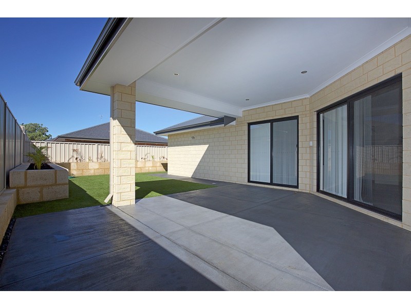 4 Kendale Way, Meadow Springs WA 6210