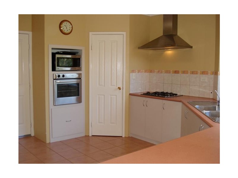 33 Bookleaf Loop, Halls Head WA 6210