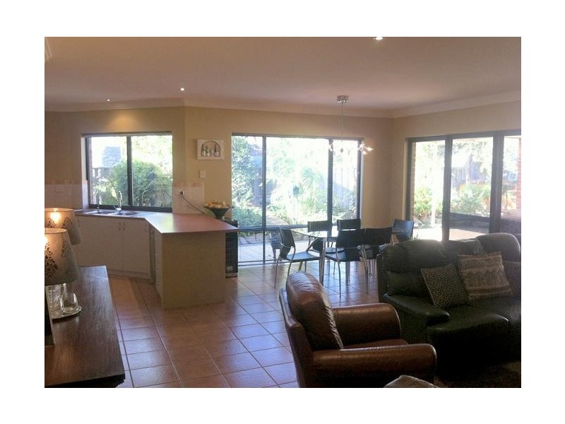 33 Bookleaf Loop, Halls Head WA 6210