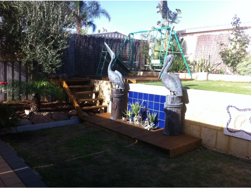 33 Bookleaf Loop, Halls Head WA 6210