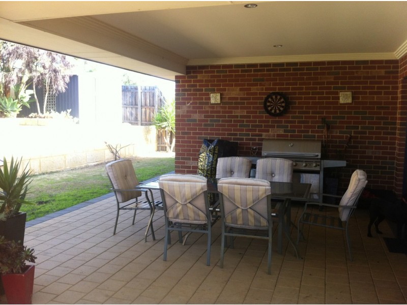33 Bookleaf Loop, Halls Head WA 6210