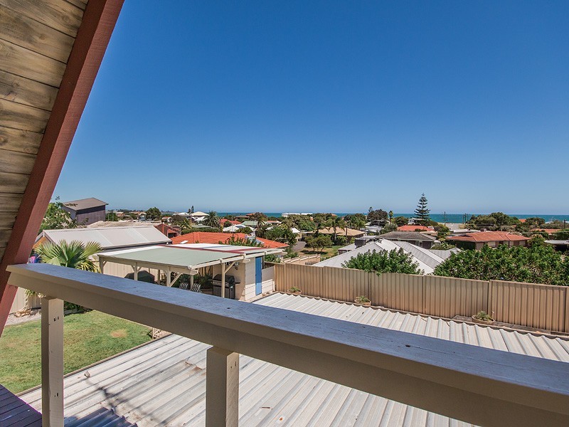 12 Sievewright St, Silver Sands WA 6210