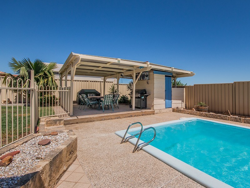 12 Sievewright St, Silver Sands WA 6210