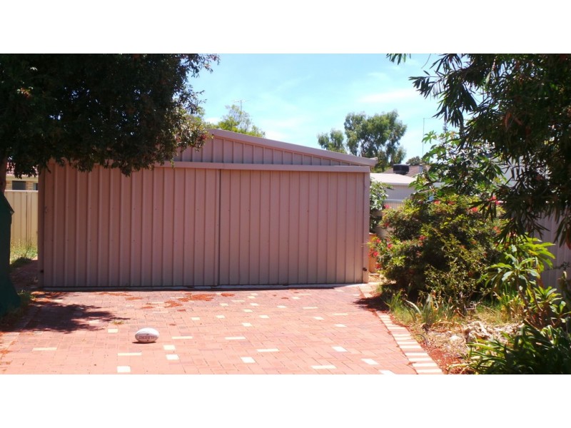 2 Monclair Street, Meadow Springs WA 6210