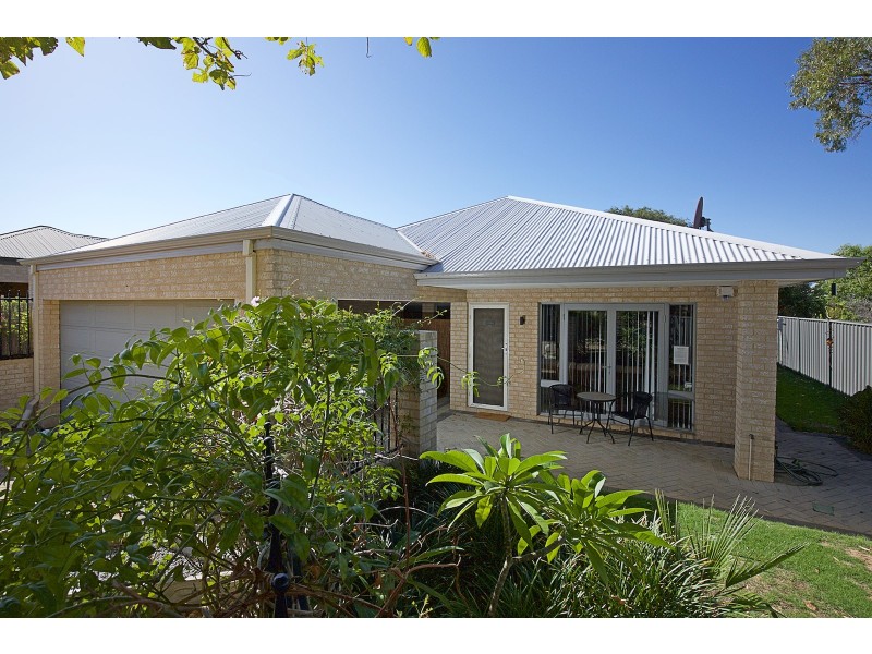 4/6 Valley Road, Halls Head WA 6210