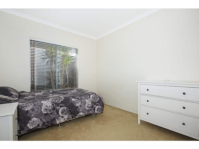 4/6 Valley Road, Halls Head WA 6210