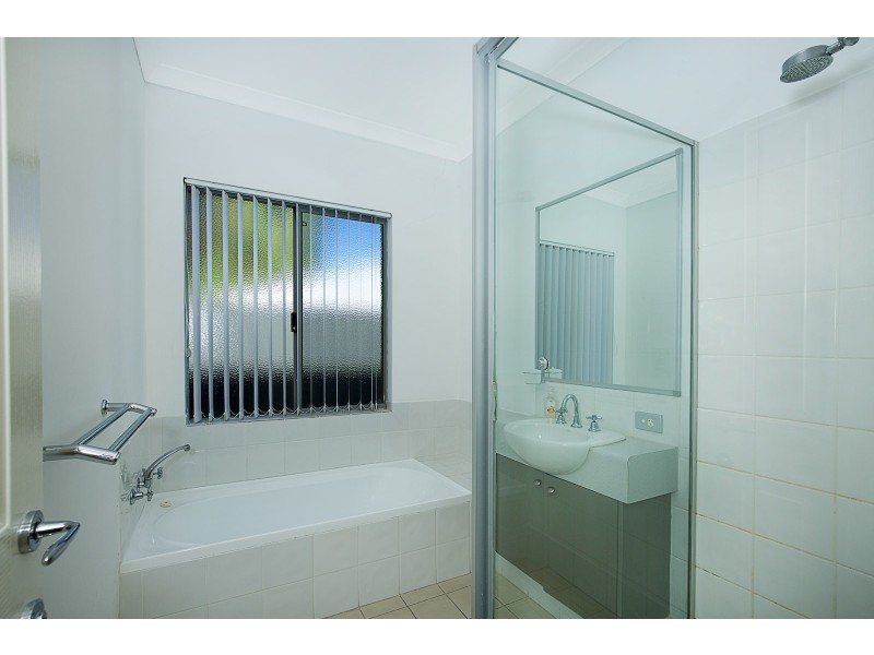 4/6 Valley Road, Halls Head WA 6210