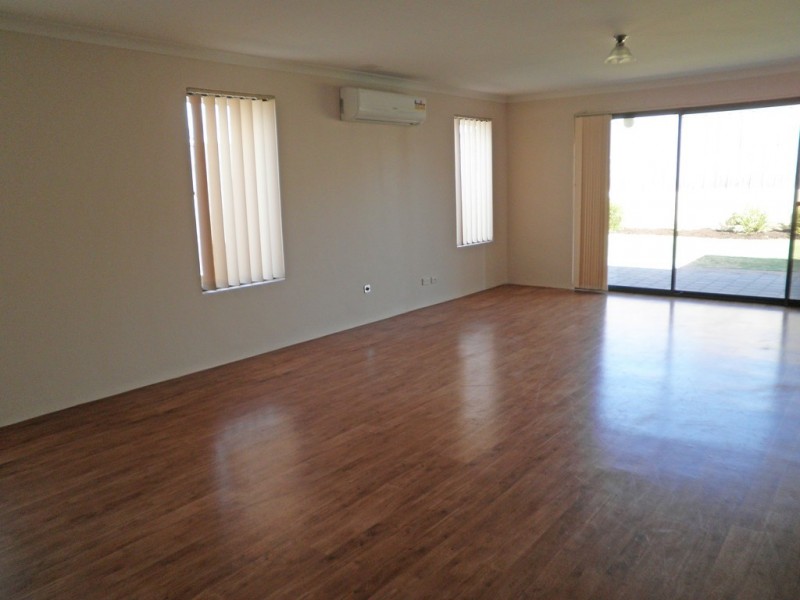 14 Honeymyrtle Grange, Halls Head WA 6210