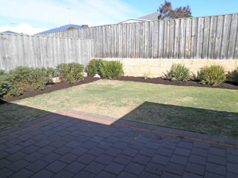 14 Honeymyrtle Grange, Halls Head WA 6210