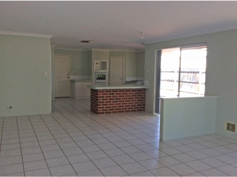 164 Peelwood Parade, Halls Head WA 6210