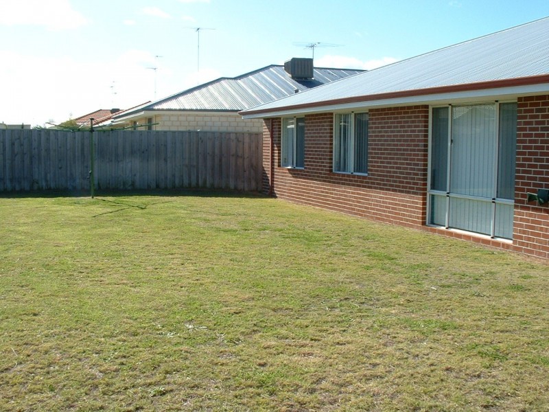 164 Peelwood Parade, Halls Head WA 6210