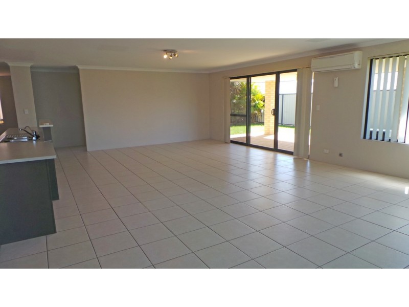 17 Moonbrook Way, Meadow Springs WA 6210