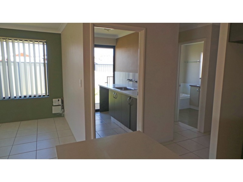 17 Moonbrook Way, Meadow Springs WA 6210