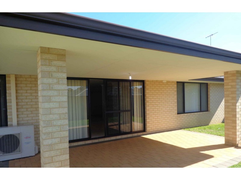 17 Moonbrook Way, Meadow Springs WA 6210