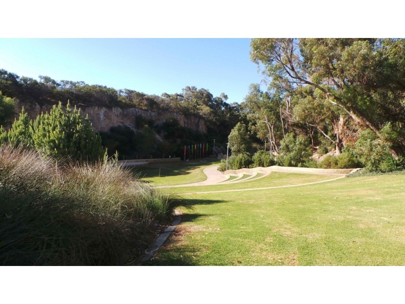 203 Pebble Beach Blvde, Meadow Springs WA 6210