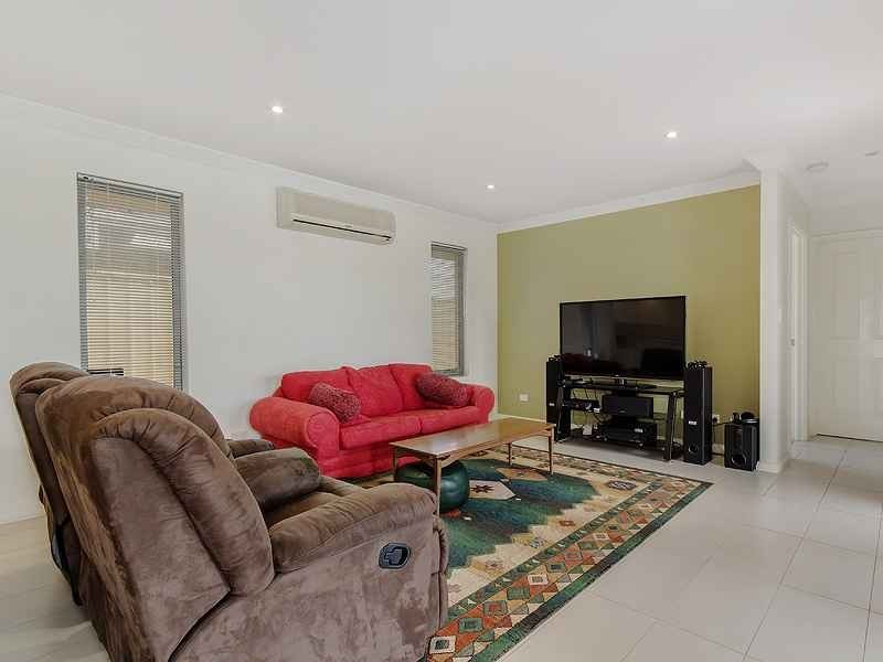 15 Zamia Loop, Wannanup WA 6210