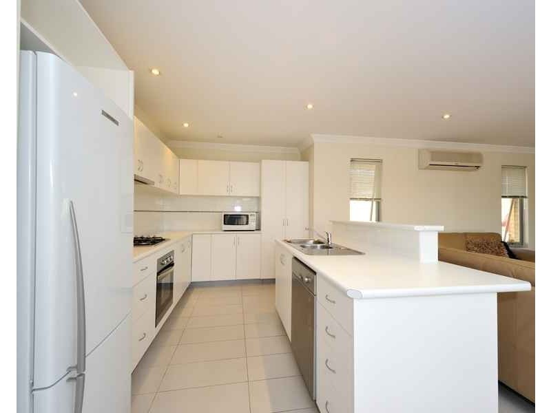 15 Zamia Loop, Wannanup WA 6210