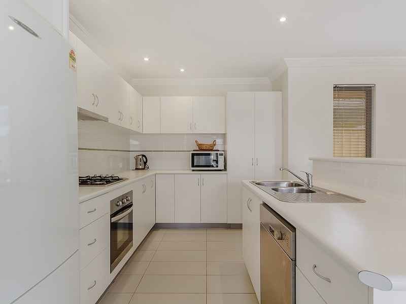 15 Zamia Loop, Wannanup WA 6210