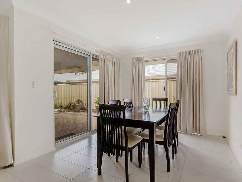 15 Zamia Loop, Wannanup WA 6210