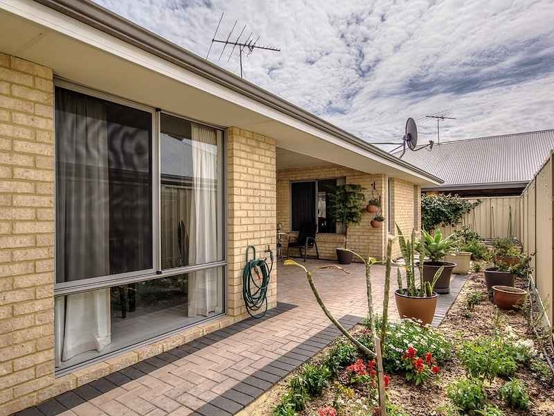 15 Zamia Loop, Wannanup WA 6210