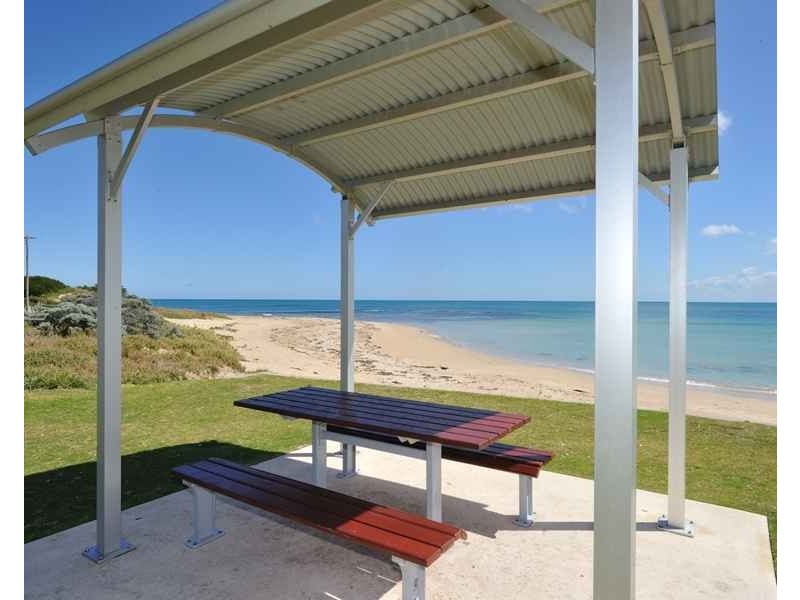 15 Zamia Loop, Wannanup WA 6210