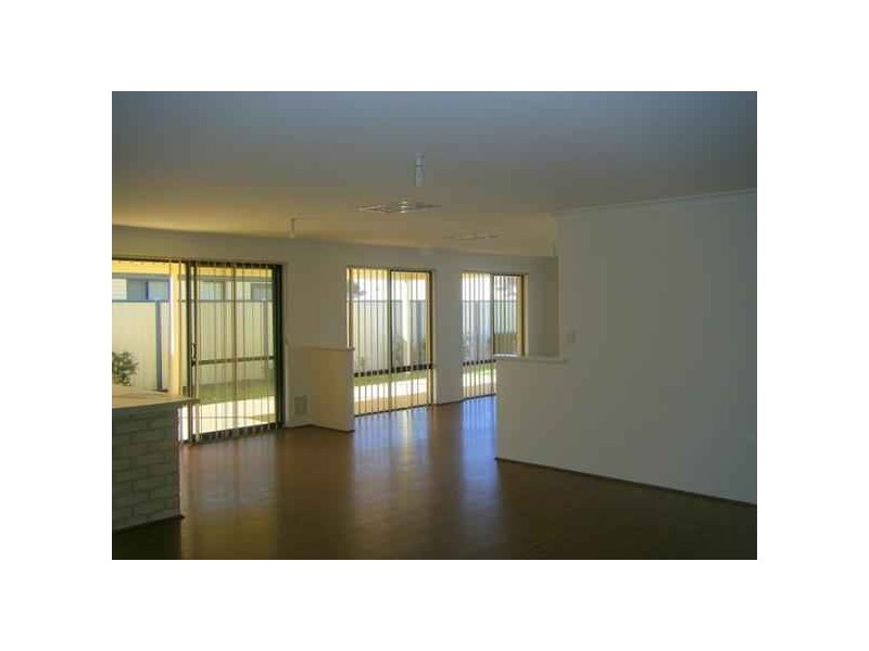 6 Sandbridge Way, Meadow Springs WA 6210