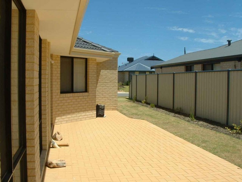 6 Sandbridge Way, Meadow Springs WA 6210