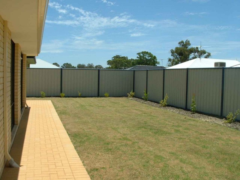 6 Sandbridge Way, Meadow Springs WA 6210