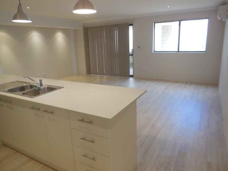 1/24 Ashwood Parkway, Lakelands WA 6180