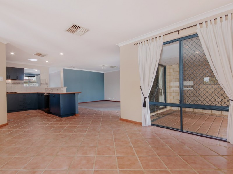 12 Peron Place, San Remo WA 6210