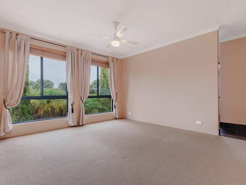 12 Peron Place, San Remo WA 6210
