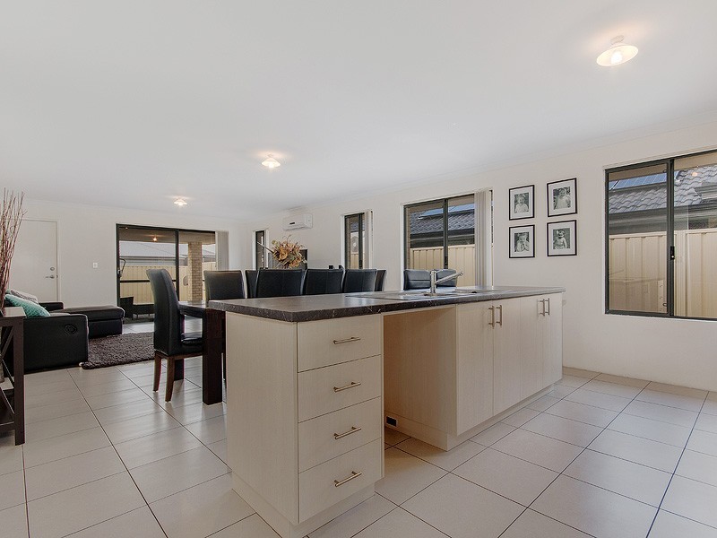 42 Eleanore Drive, Madora Bay WA 6210