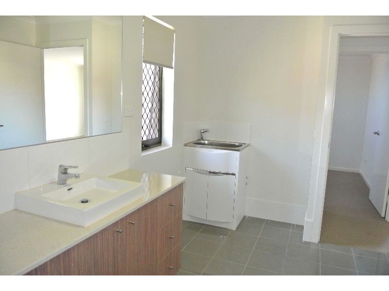 1/24 Dickenson Street, Carina QLD 4152