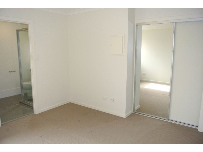 1/24 Dickenson Street, Carina QLD 4152