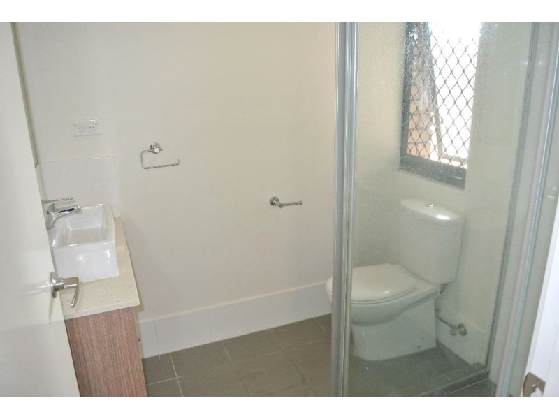 1/24 Dickenson Street, Carina QLD 4152