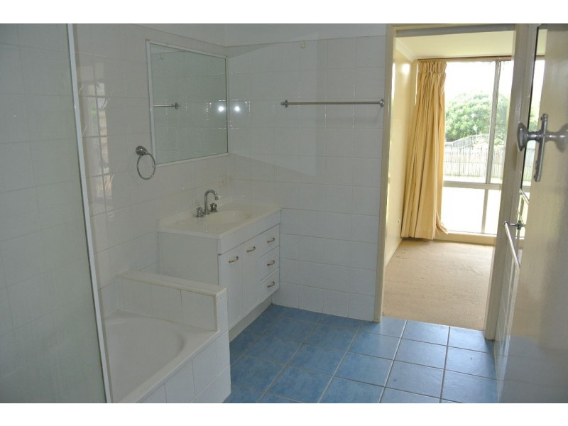 90 Stanton Street, Cannon Hill QLD 4170