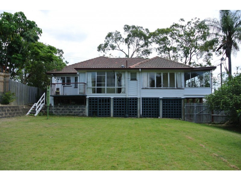90 Stanton St, Cannon Hill QLD 4170