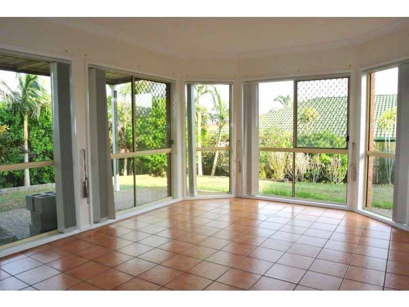 47 Kauri Street, Carindale QLD 4152