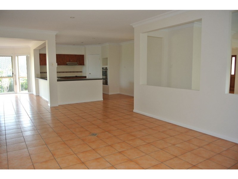 47 Kauri Street, Carindale QLD 4152