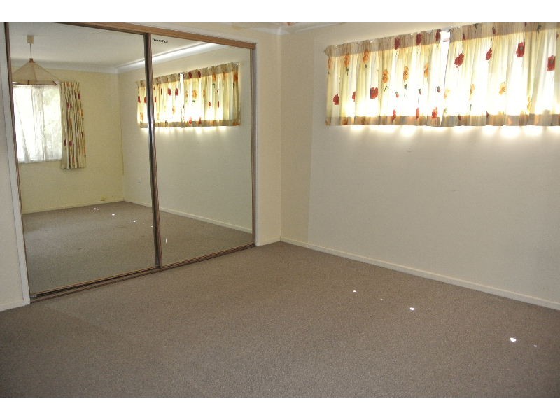 51 Bedivere Street, Carindale QLD 4152