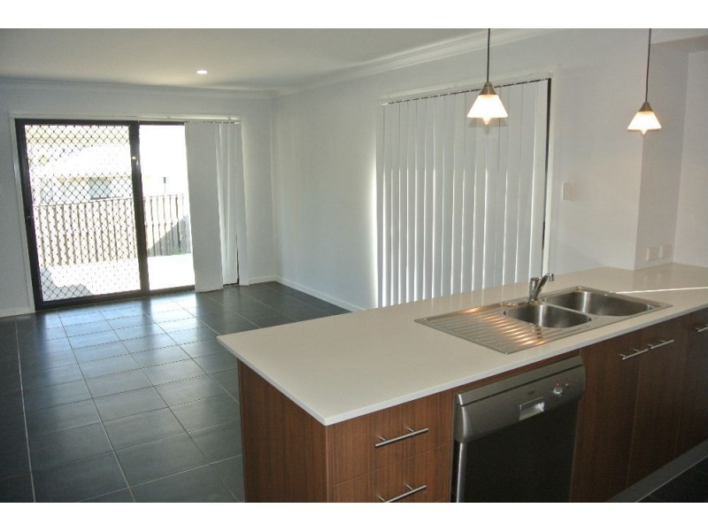 27 Ravensbourne Circuit, Waterford QLD 4133