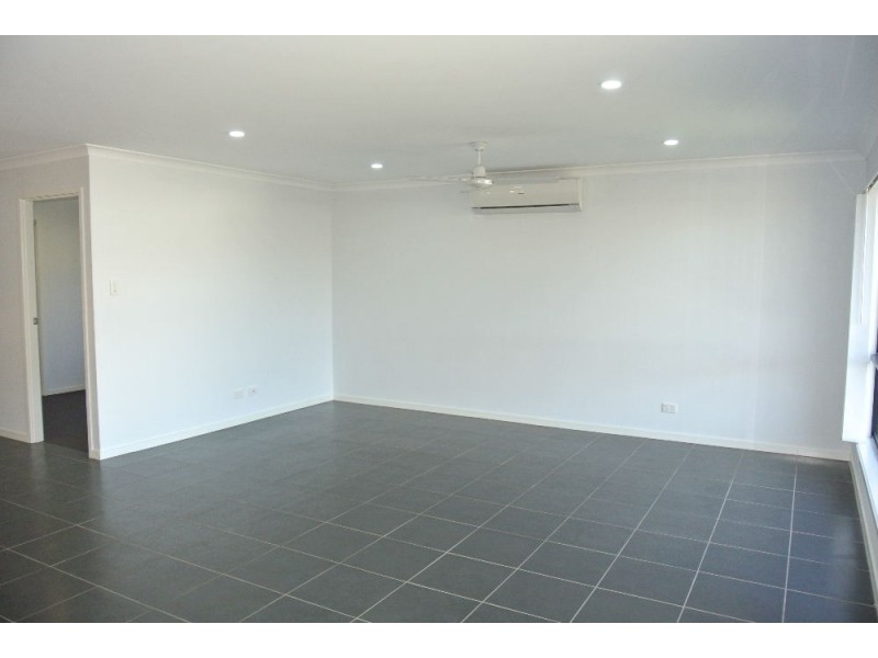 27 Ravensbourne Circuit, Waterford QLD 4133