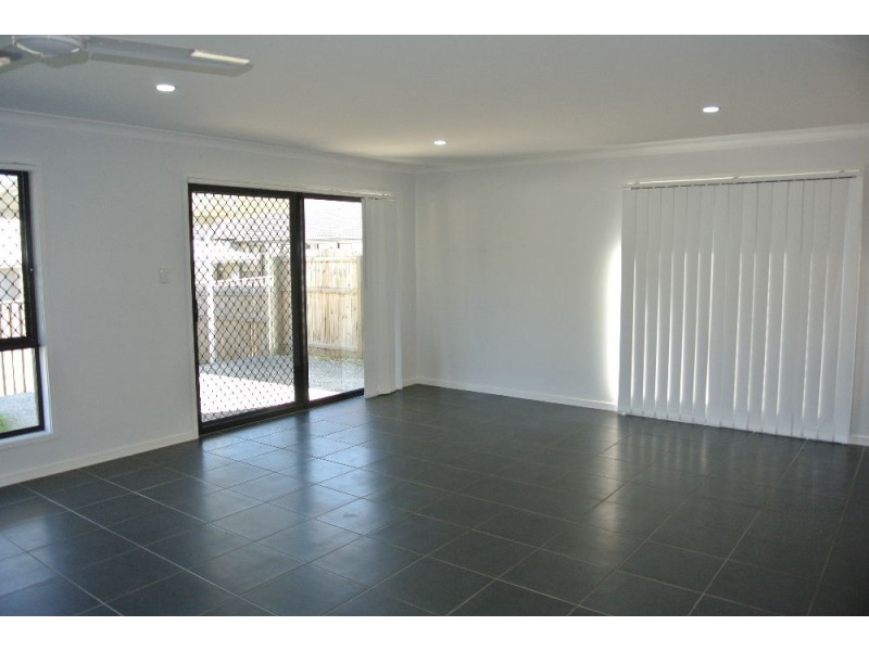 27 Ravensbourne Circuit, Waterford QLD 4133