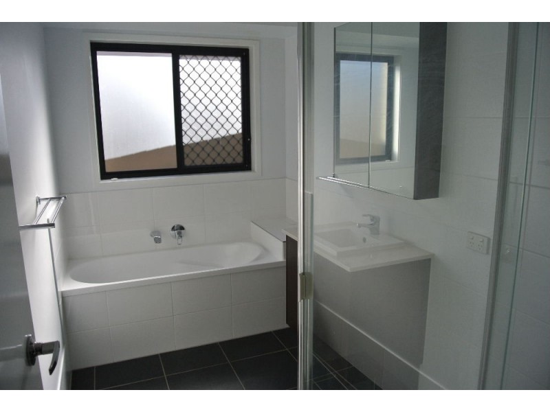 27 Ravensbourne Circuit, Waterford QLD 4133