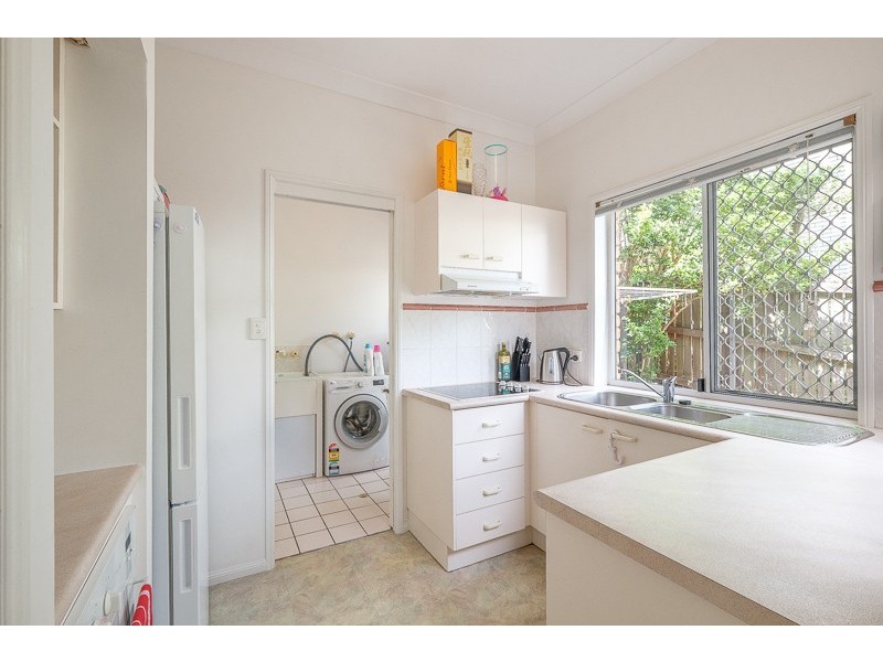 2/35 Daniells Street, Carina QLD 4152