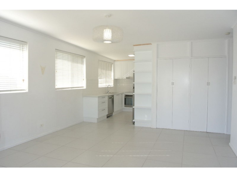 6/207 Cavendish Road, Coorparoo QLD 4151