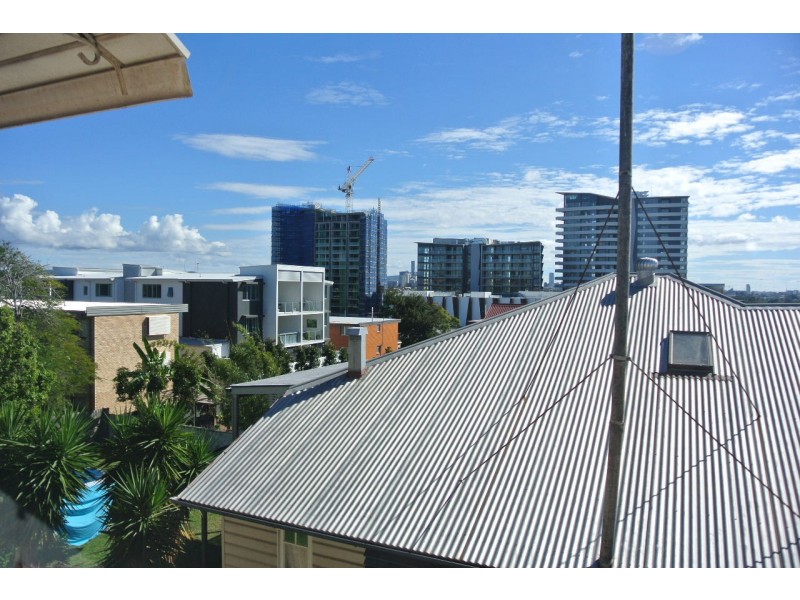 6/207 Cavendish Road, Coorparoo QLD 4151