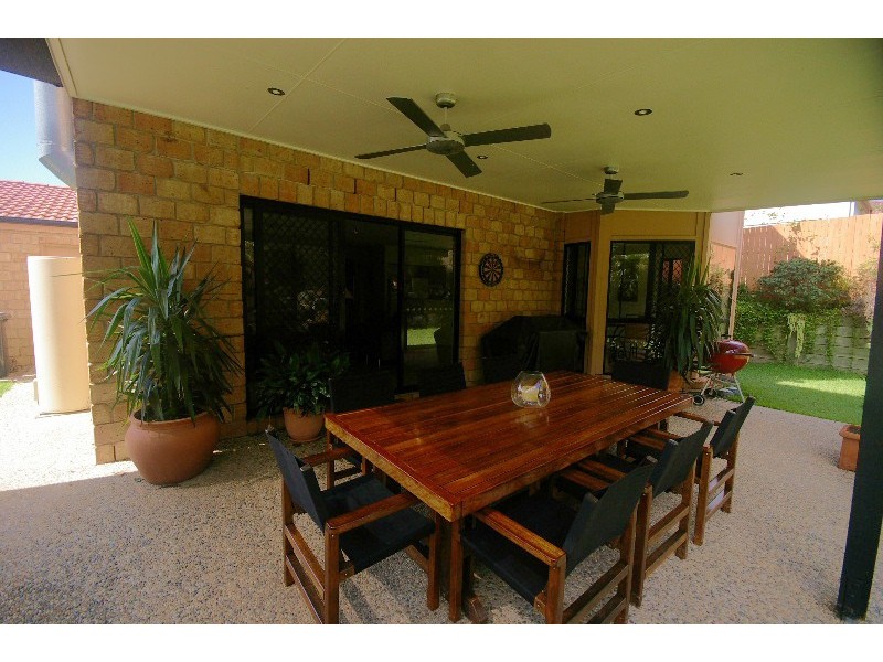 35 Oakley St, Carindale QLD 4152