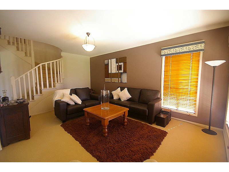 35 Oakley St, Carindale QLD 4152