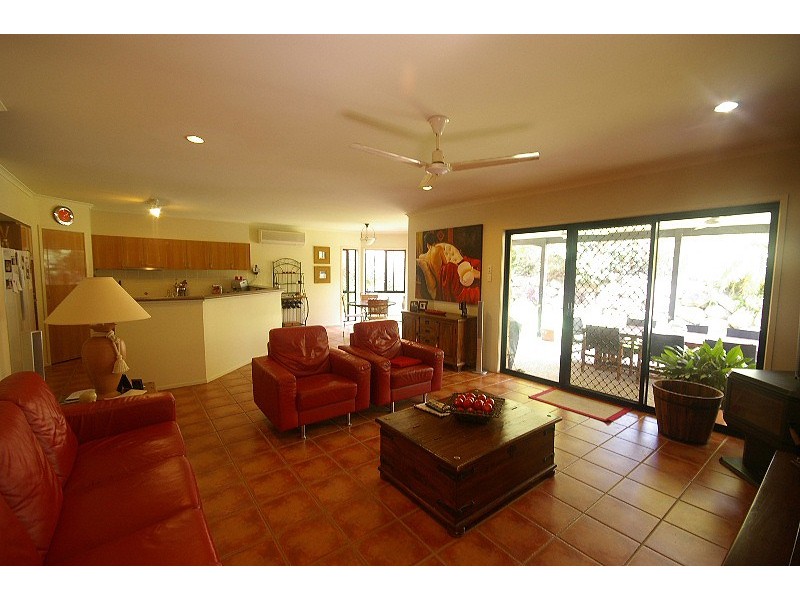 35 Oakley St, Carindale QLD 4152